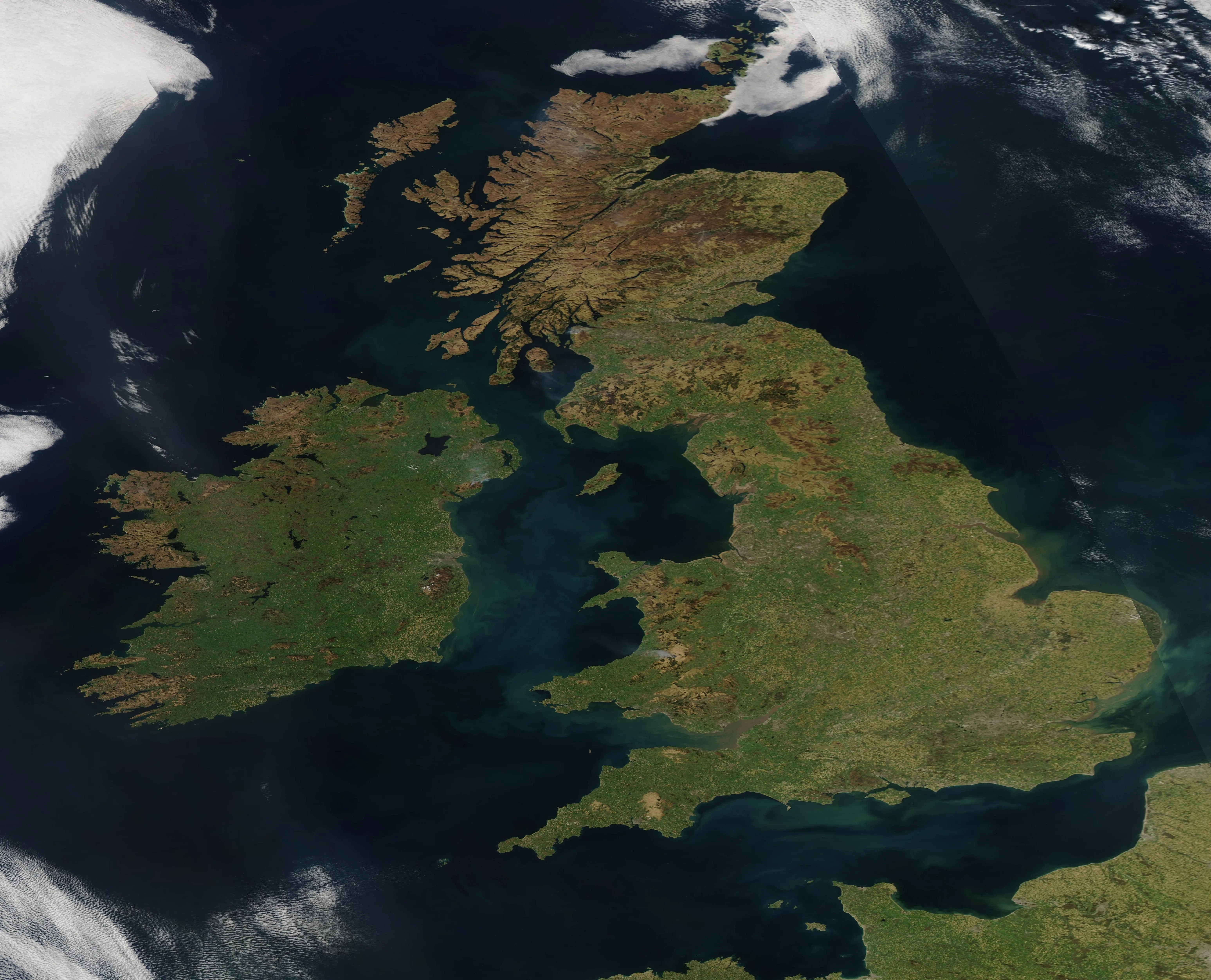 Rare Radiance: NASA Aqua Captures Clear Skies Over UK and Ireland